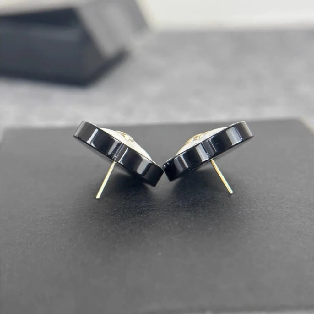 Women's Chanel earrings - Picture 6 of 6